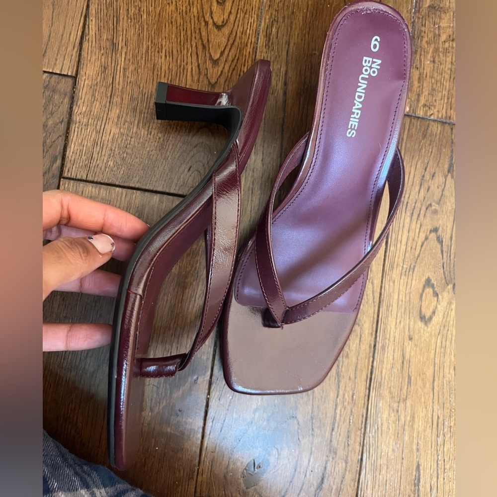 Cute maroon kitten heels